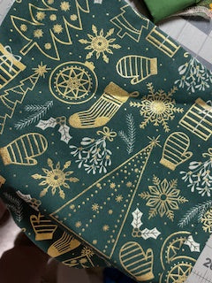 CHRISTMAS_Gold symbols on Dark Green