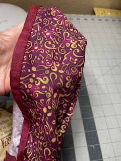 MALE_MUSICAL NOTES IN GOLD