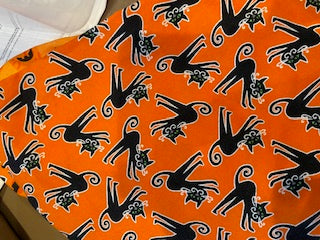 HALLOWEEN_Black Cats on orange fabric Scrub Hats