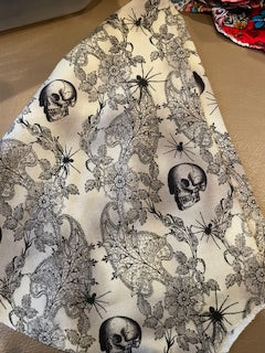 HALLOWEEN_Spiders and Skull on vine on tan fabric Scrub Hats